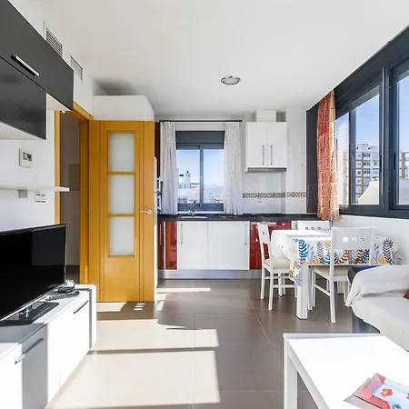 A&n Sunlit Penthouse Steps From The * 토레델마르