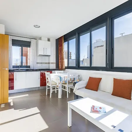 A&n Sunlit Penthouse Steps From The *